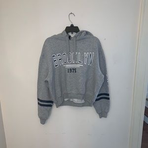Cropped Brooklyn hoodie. Size: XL